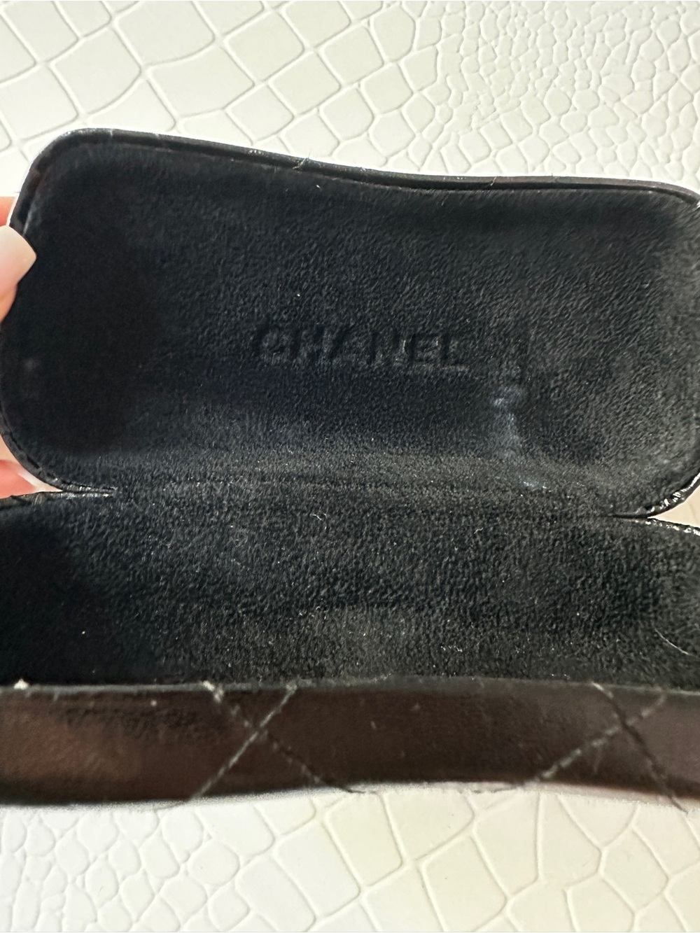CHANEL Black Oversized Cat-Eye Sunglasses with Quilted Leather Case - Picture 12 of 12